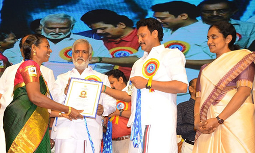 ஸ்ரீகண்டபுரம் ஆசிரியைக்கு நல்லாசிரியர் விருது