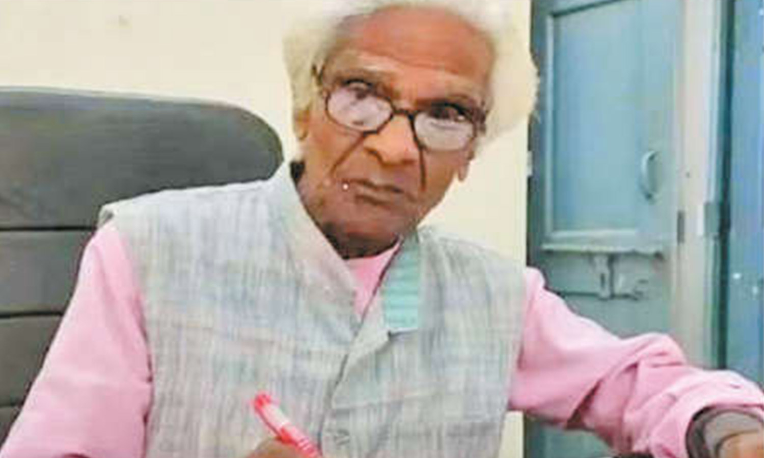 ரெயில்வே தொழிற்சங்க பணிகளை 106 வயதிலும் சுறுசுறுப்பாக செய்யும் கண்ணையா ரெயில்வே தொழிற்சங்க பணிகளை 106 வயதிலும் சுறுசுறுப்பாக செய்யும் கண்ணையா