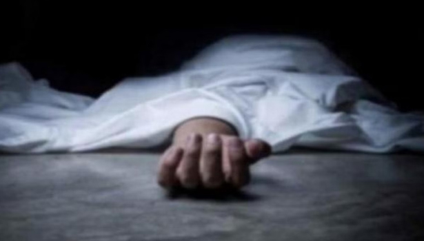 சேலத்தில் பெற்றோர் இறப்பு  திருமணம் ஆகாத விரக்தியில்  தற்கொலை  செய்த தனியார் நிறுவன ஊழியர்