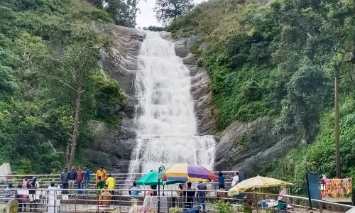 கொடைக்கானலில் ஓணம் விடுமுறைக்காக குவிந்த கேரள சுற்றுலா பயணிகள்