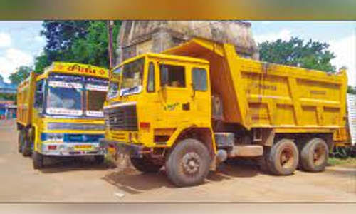 அனுமதி இன்றி கூழாங்கல் ஏற்றி வந்த லாரி பறிமுதல்