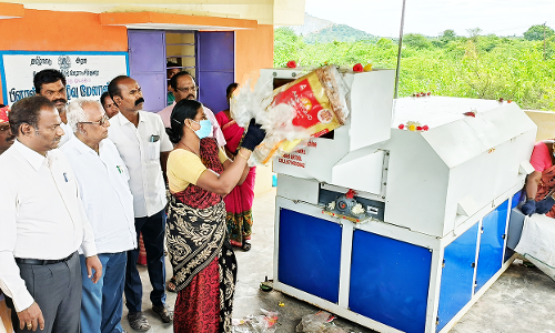 தென்கடப்பந்தாங்கல் ஊராட்சியில் பிளாஸ்டிக் கழிவு மேலாண்மை மையத்தில் கலெக்டர் ஆய்வு