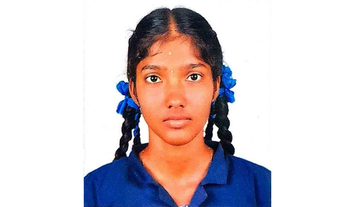 நீட் தேர்வு முடிவு: விழுப்புரம் உண்டு உறைவிட பள்ளியில் படித்த மாணவி முதலிடம்