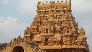 பிரகதீஸ்வரர் கோவிலில் கிரிவலம் பிரகதீஸ்வரர் கோவிலில் கிரிவலம்