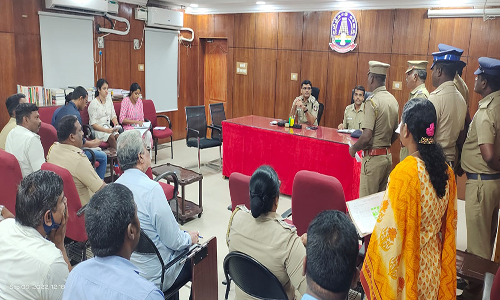 விழுப்புரத்தில்  சாலை பாதுகாப்பு ஆலோசனை  விபத்துகளை தடுக்க போலீசாருக்கு வாட்ஸ் அப் குழுக்கள்