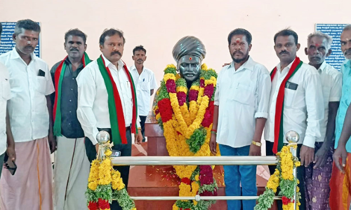 சுதந்திர போராட்ட வீரர்- வீரன் சுந்தரலிங்கனார் சிலைக்கு  புதிய தமிழகம் கட்சியினர் மரியாதை
