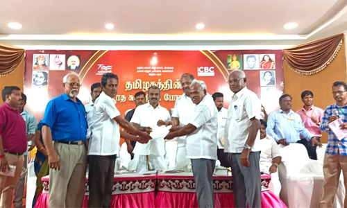 மக்காச்சோளம் இறக்குமதிக்கு அனுமதி கேட்டு  நாமக்கல் கோழிப் பண்ணையாளா்கள் மனு
