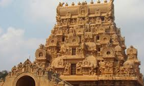 பிரகதீஸ்வரர் கோவிலில் கிரிவலம்