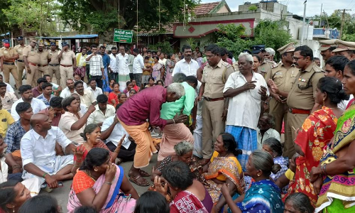 பண்ருட்டியில் கள்ளக்காதல் விவகாரத்தில் ஆட்டோ டிரைவரை வெட்டிக்கொன்ற நண்பர்