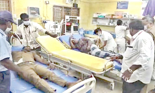 அரசு பஸ் நேருக்கு நேர் மோதல்- 4 பேர் படுகாயம்