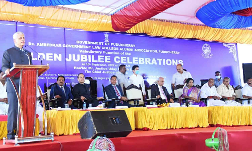 தீர்ப்புகளை சட்ட கல்லூரிகளில் பாடங்களாக வைக்க வேண்டும்-  சுப்ரீம்கோர்ட்டு தலைமை நீதிபதி பேச்சு