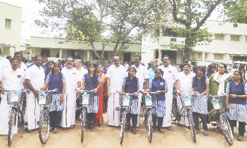 செய்யாறில் மாணவர்களுக்கு இலவச சைக்கிள்