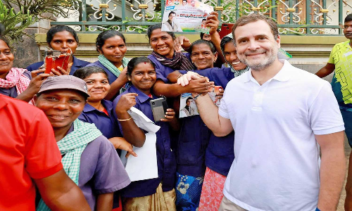 கிராமப்புற தலைவர்களுக்கு அதிகாரம் கொடுக்கப்படுவதில்லை