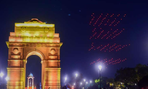 டெல்லியில் நேதாஜி சிலை அருகே பிரமாண்ட டிரோன் கண்காட்சி