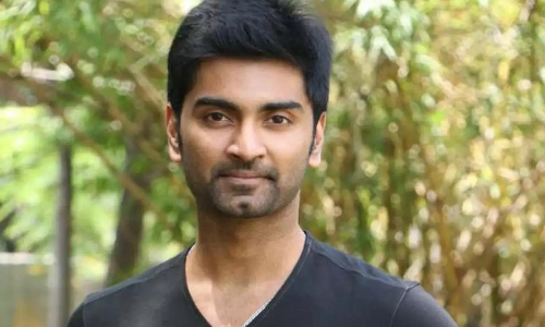 நெருப்பு மட்டும் தான் வேற ஒன்ன அழிச்சிட்டு தான் வாழும்.. ட்ரெண்டாகும் அதர்வா பட டிரைலர்..