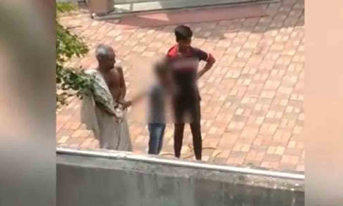 பாதாம் பருப்பை திருடியதாக சிறுவனை மரத்தில் கட்டி வைத்த அர்ச்சகர்