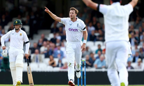 ஓவல் டெஸ்ட் - தென் ஆப்பிரிக்காவை முதல் இன்னிங்சில் 118 ரன்களுக்கு சுருட்டியது இங்கிலாந்து