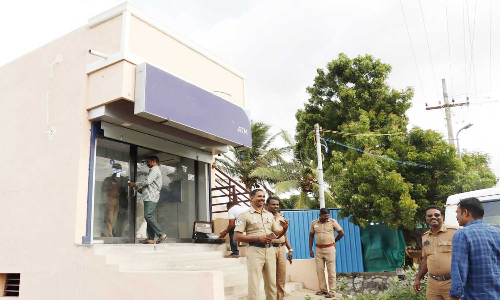 புத்தேரி ஏ.டி.எம். மையத்தை   உடைத்து  கொள்ளை முயற்சி