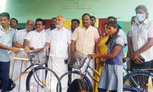 திண்டுக்கல் அருகே 85 மாணவ-மாணவிகளுக்கு விலையில்லா சைக்கிள்கள்