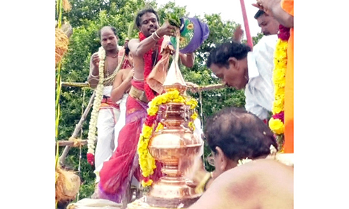 வடுகச்சேரி கோவில்களில் கும்பாபிஷேகம்