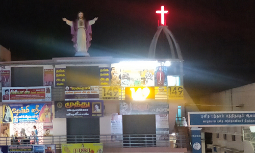 தேவாலய வணிகவளாக கட்டடத்தில் நிறுவப்பட்டிருந்த இயேசு சிலை அகற்றம்