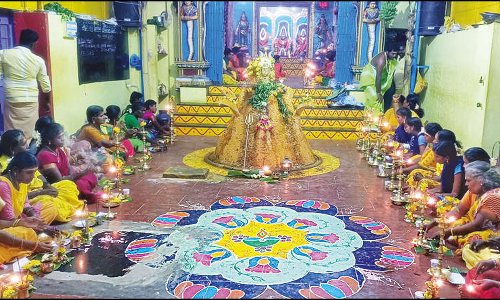 முப்பெரும் தேவியர் கோவிலில் பவுர்ணமி பூஜை