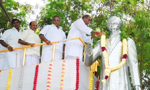 பாரதியார் சிலைக்கு ரங்கசாமி மாலை