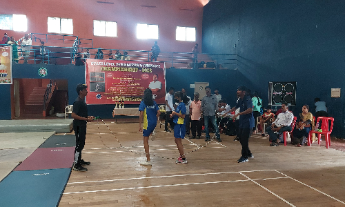 தருமபுரி உள்விளையாட்டு அரங்கில்   மாணவ-மாணவிகள் பங்கேற்கும் ஜிம்னாஸ்டிக்போட்டி