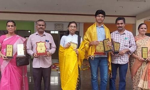 நீட், ஜே.இ.இ. தேர்வில் கரூர் பரணி வித்யாலயா பள்ளி மாணவர்கள் அபார சாதனை