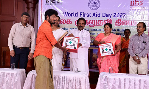 கழிவு நீர் அகற்றும் பணியாளர்களுக்கு முதலுதவி பெட்டி