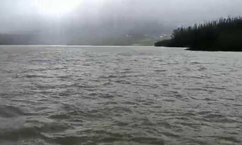 நீலகிரியில் தொடர் மழை  எமரால்டு அணை நிரம்பியது