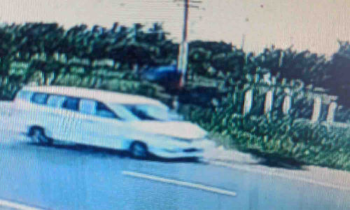 பல்லடம் அருகே மோட்டார் சைக்கிள் மீது கார் மோதல்-  2 பேர் படுகாயம்