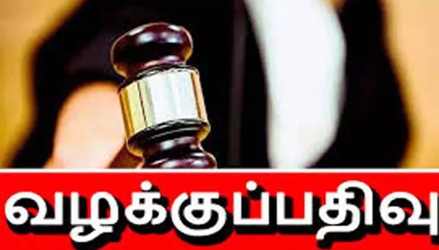 சேலம் அருகே  என்ஜினீயரிங் மாணவியை   தாக்கிய வாலிபர் மீது வழக்கு
