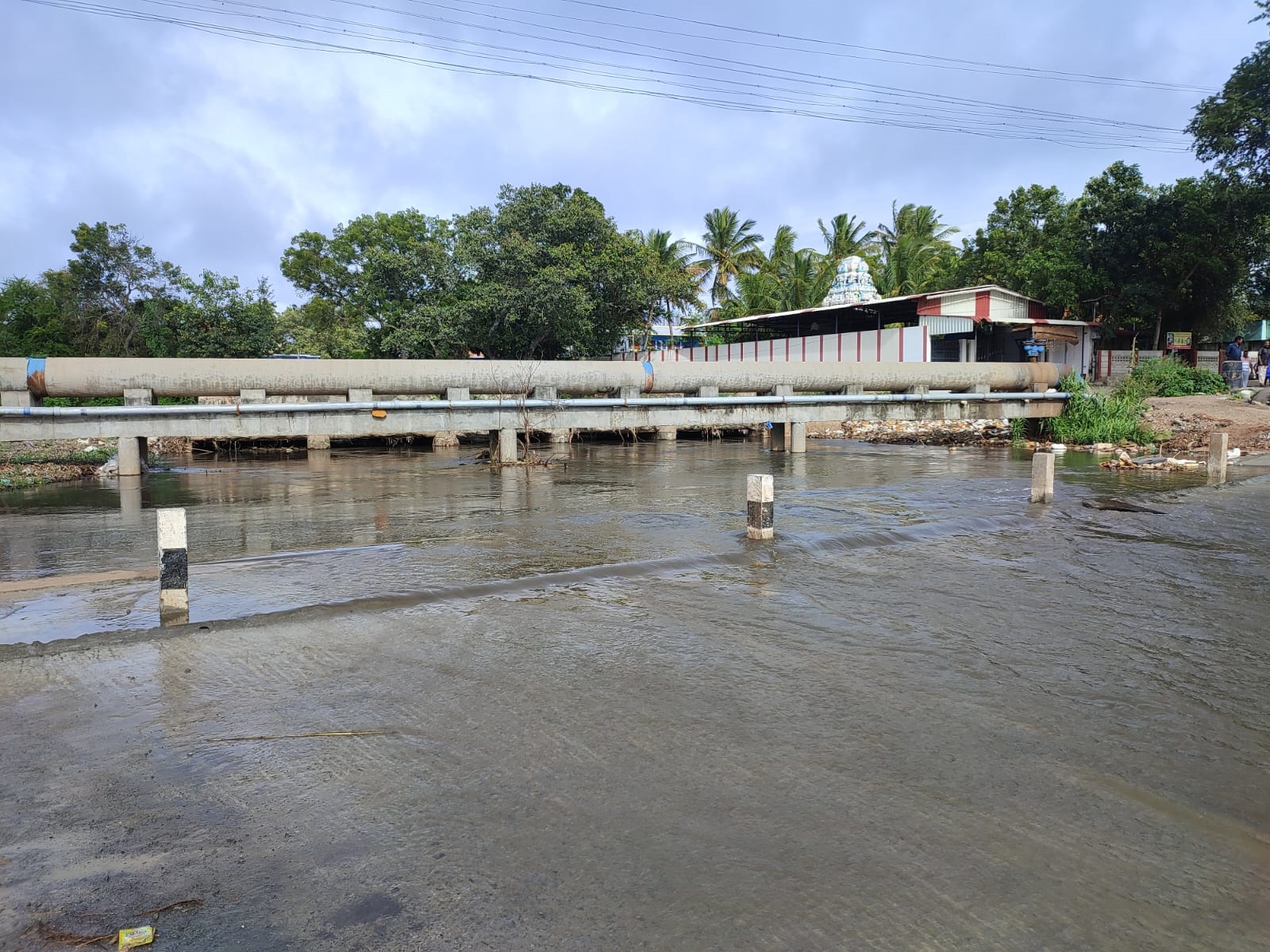 நொய்யல் ஆற்றில் நீா்வரத்து 500 கனஅடியாக அதிகரிப்பு