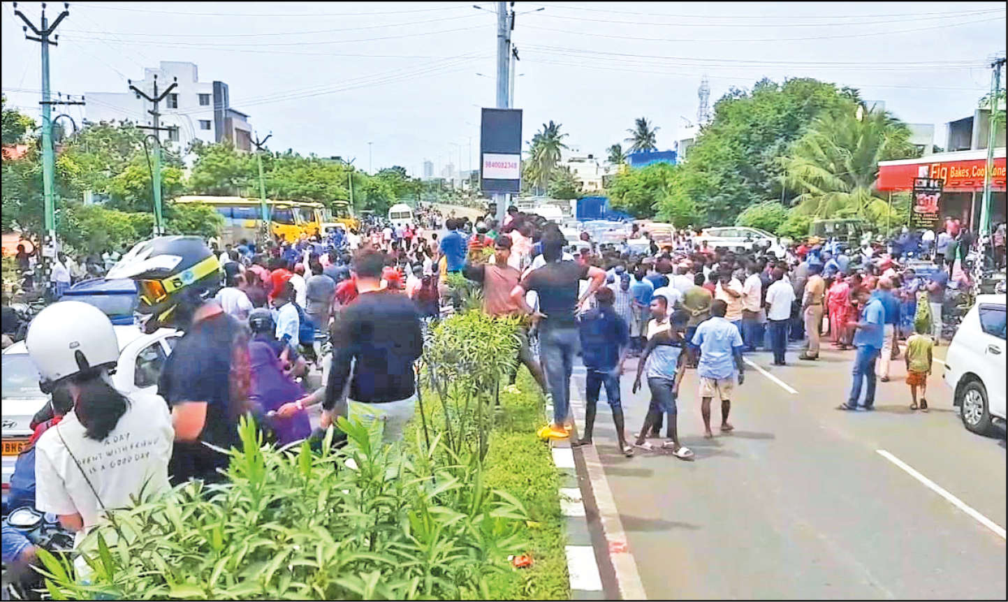 உத்தண்டியில் பொதுமக்கள் சாலை மறியல் உத்தண்டியில் பொதுமக்கள் சாலை மறியல்