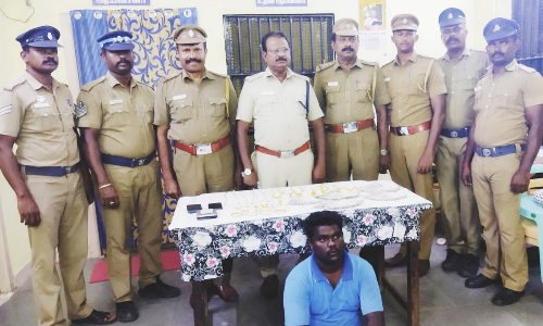 திருப்பத்தூரில் தலைமை ஆசிரியை கொலையில் தம்பி மனைவி-கள்ளக்காதலன் கைது