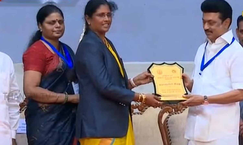 சர்வதேச, தேசிய போட்டிகளில் வென்ற விளையாட்டு வீரர்களுக்கு விருது: முதல்வர் ஸ்டாலின் வழங்கினார்