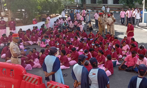 ஜிப்மர் தொழிலாளர்கள்  உண்ணாவிரதம்