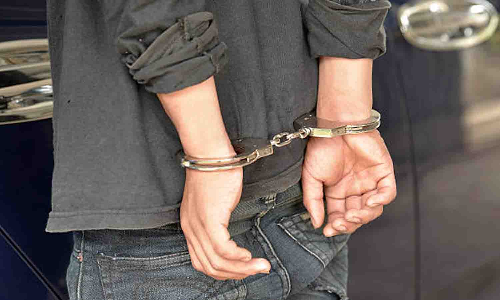 கல்லூரி மாணவியை கடத்தி திருமணம் செய்த வாலிபர் கைது