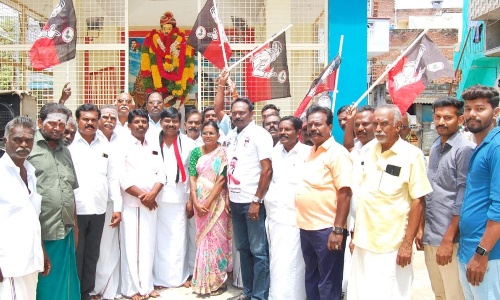 இமானுவேல் சேகரன் சிலைக்கு அ.தி.மு.க.வினர் மாலை