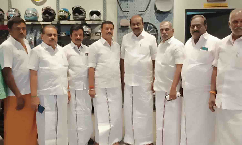 தாராபுரத்தில் அ.தி.மு.க. துணை பொதுச்செயலாளர் நத்தம் விஸ்வநாதனுக்கு வரவேற்பு