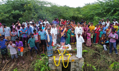 பண்ணப்பள்ளி கிராமத்தில்  15 வருடங்களுக்குப் பிறகு நிரம்பிய ஏரியில் கிடா வெட்டி பூஜை