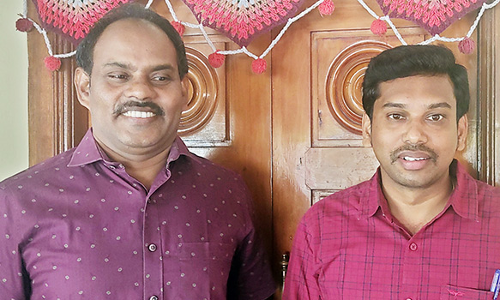 நல்லாசிரியர் விருது பெற்ற ஆசிரியரும், மாணவரும்-பொதுமக்கள் பாராட்டு