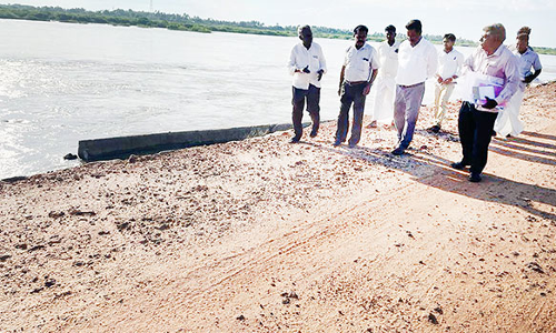 கொள்ளிடம் ஆற்றில் அளக்குடி பகுதியில் மணல் திட்டை அகற்ற நடவடிக்கை