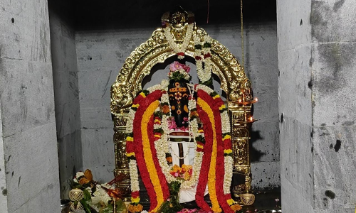 ஹெலிகாப்டர் மூலம் மலர் தூவி கோவில் கும்பாபிஷேகம்