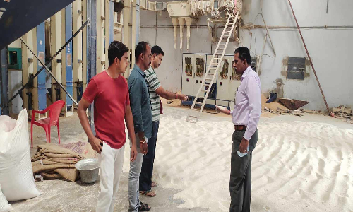 வேலூரில் குடிமைப் பொருள் குற்ற புலனாய்வு பிரிவு போலீசார் அதிரடி சோதனை