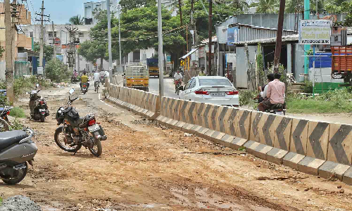 சாலைகள் தோண்டப்பட்டுள்ளதால் வாகன ஓட்டிகள் அவதி - நீதிமன்றத்தை நாட பொதுமக்கள் முடிவு