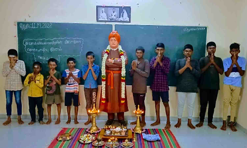 விவேகானந்தர் உருவச்சிலைக்கு மாலை