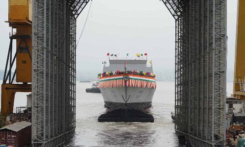 ரேடாருக்கு தென்படாமல் செயல்படும் தரகிரி போர் கப்பல் அறிமுகம்