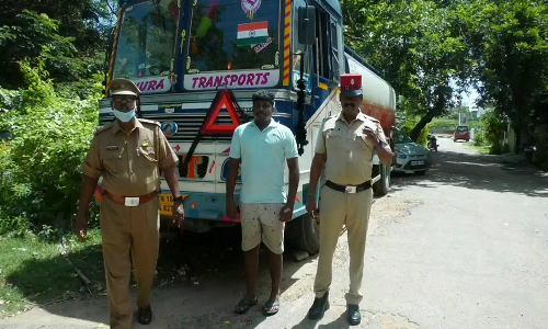காரைக்கால் தனியார் பெட்ரோல் பங்கில் இருந்து தமிழகத்திற்கு டீசல் கடத்தல்: பங்க் மேலாளர் உள்பட 3 பேர் கைது